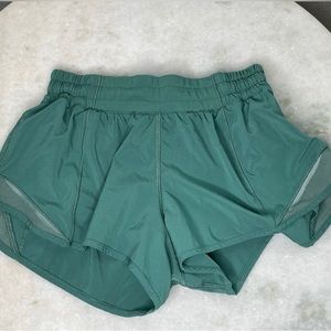 Lululemon shorts sz 4, 2.5 inch bitty hottie hot green